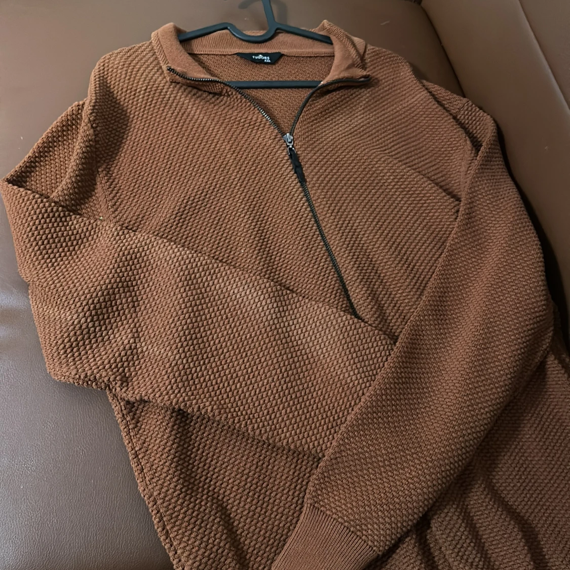 Brun stickad tröja från Tudors - 91
