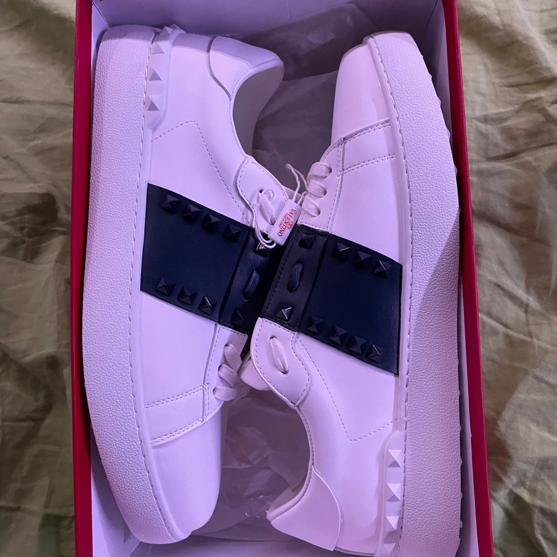 Valentino Garavani sneakers med nitar