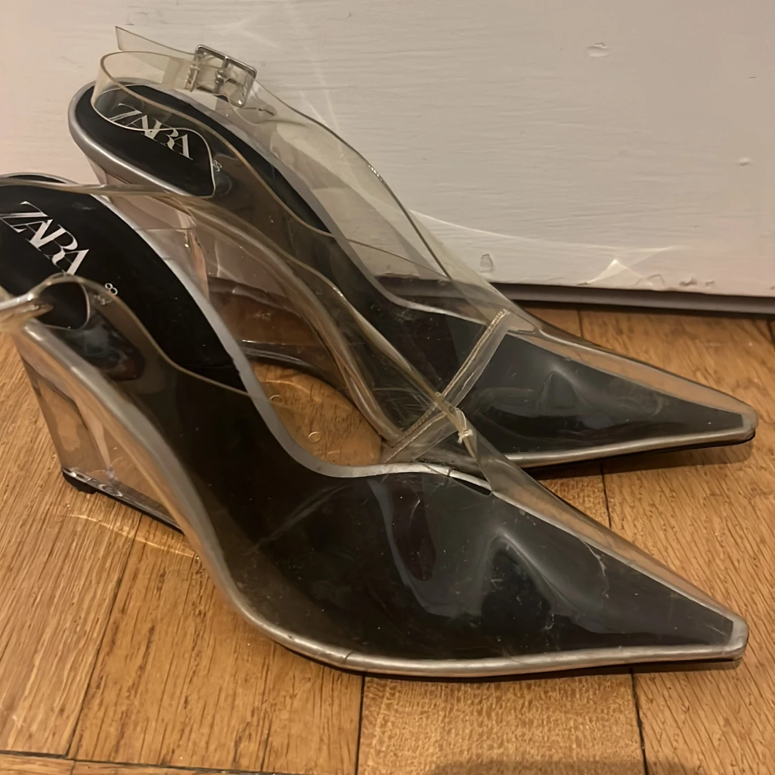 Transparenta klackskor från Zara
