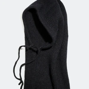 Glitter balaklava - Svart balaklava från glitter i jätte bra skick. Använd väldigt få gånger. Skriv för fler bilder!!