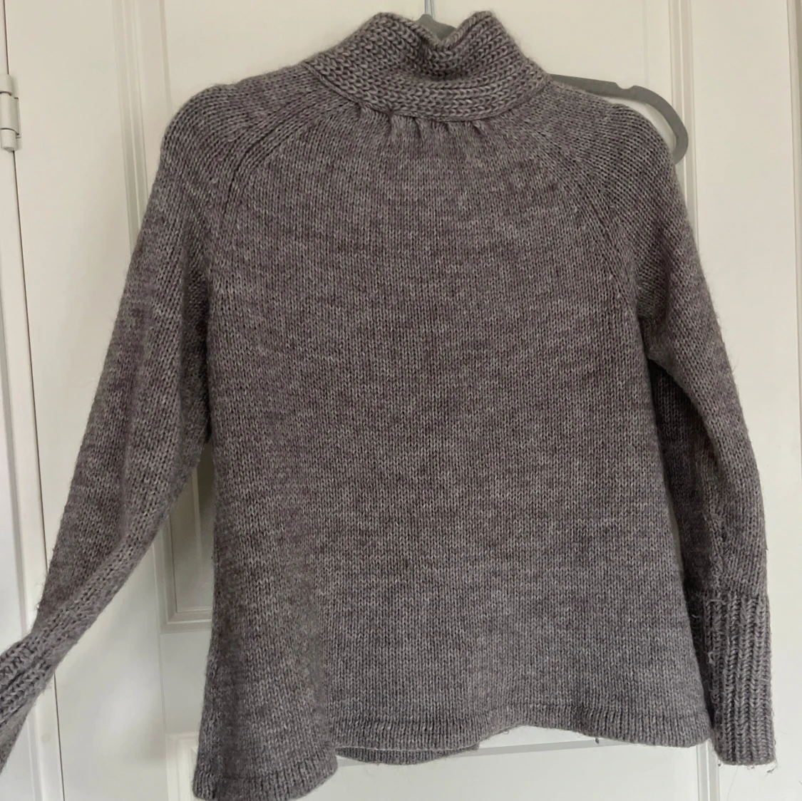 Grå stickad tröja från Lindex - 3