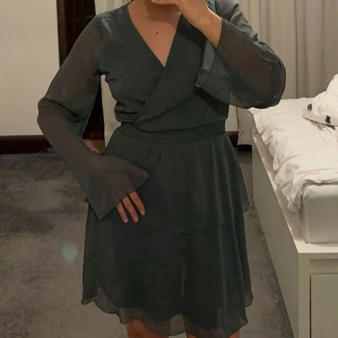 Mörkgrön omlottklänning