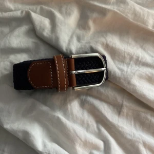 Bälte från revinte  - Ett helt ovanväny bälte från revenite. Vi minsta lilla fråga skriv till mig då svara så fort jag kan. Priset kan diskuteras😎