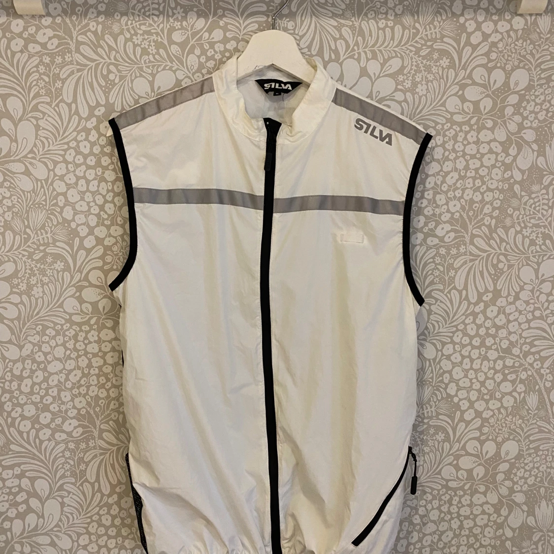 Vit väst från Silva