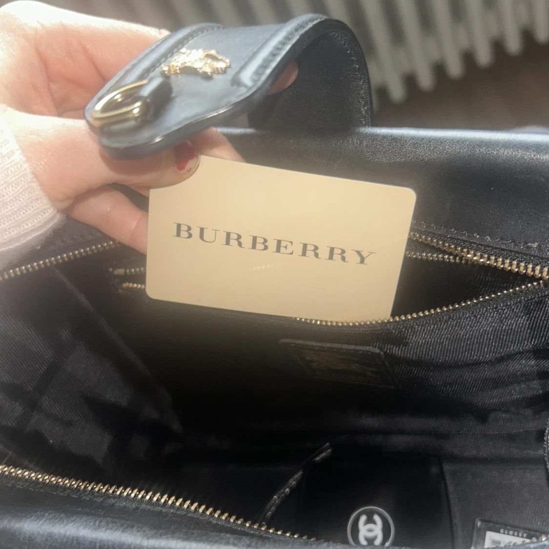 Svart quiltad handväska med dragkedja - 3