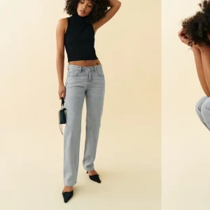 Low straight jeans - Säljer dessa slutsålda jeansen från Gina tricot i färgen grå. Använt ett fåtal gånger därav lite slitna längst ner (kan skicka bild privat)💓