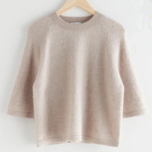 Other stories tröja - super fin trekvartsärmad stickad tröja från other stories. nypris är 700 och jag säljer för 300❤️