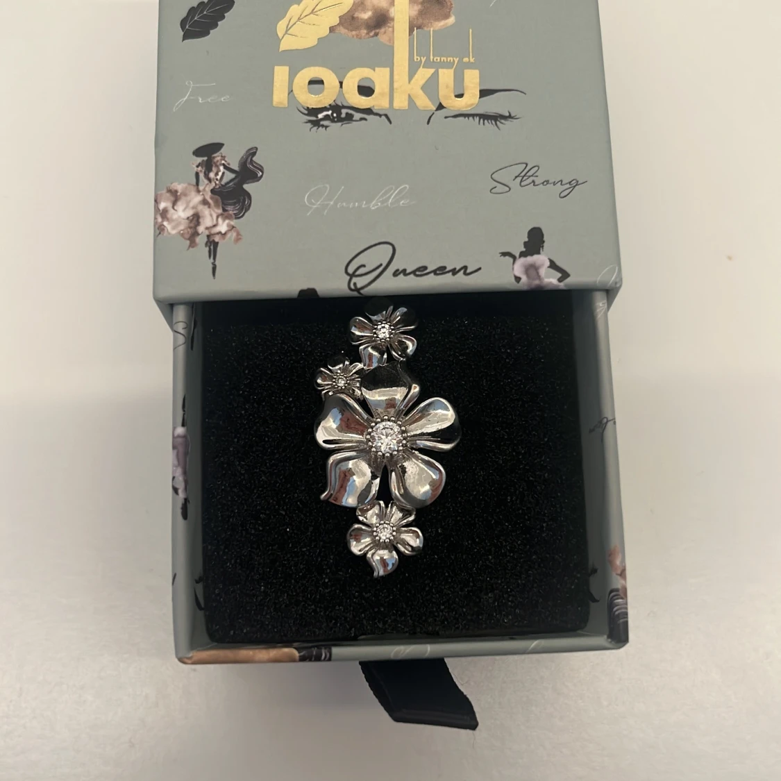 Silver blomring från ioaku ( justerbar )