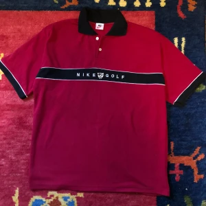 90s baggy nike golf - 90s nike golf bra kondition 75x60 rikitgt baggy, tag med storlek är avklippen annars inget mer.