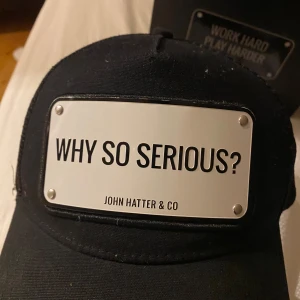 Svart keps från John Hatter & Co - Säljer en svart John hatter keps sick 8/10 ny pris 1000 mitt pris 300