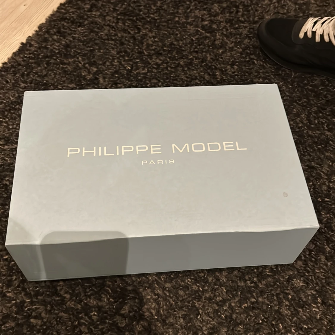 Svarta rockrunnes  från Philippe Model - 4