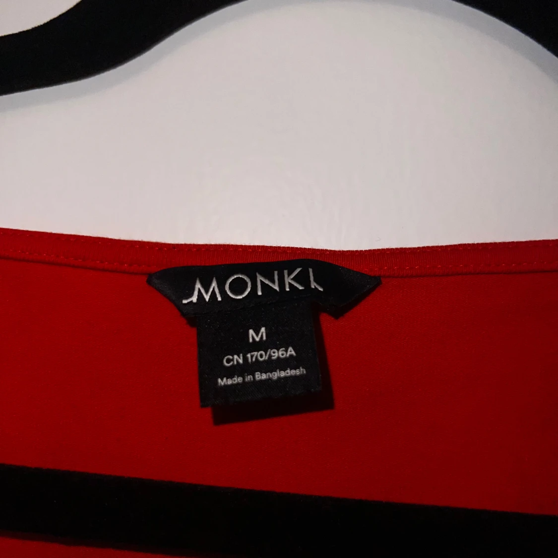 Orange croppad topp från Monki - 3