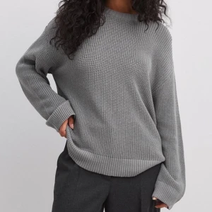 Stickad tröja - Stickad tröja från Na-kd i storlek xxs, oversize passform.