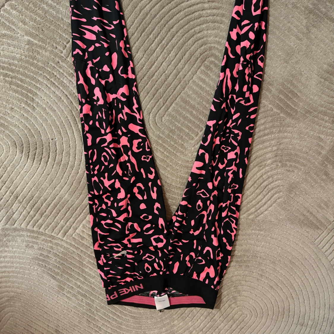 Tre par byxor från Nike och Reebok