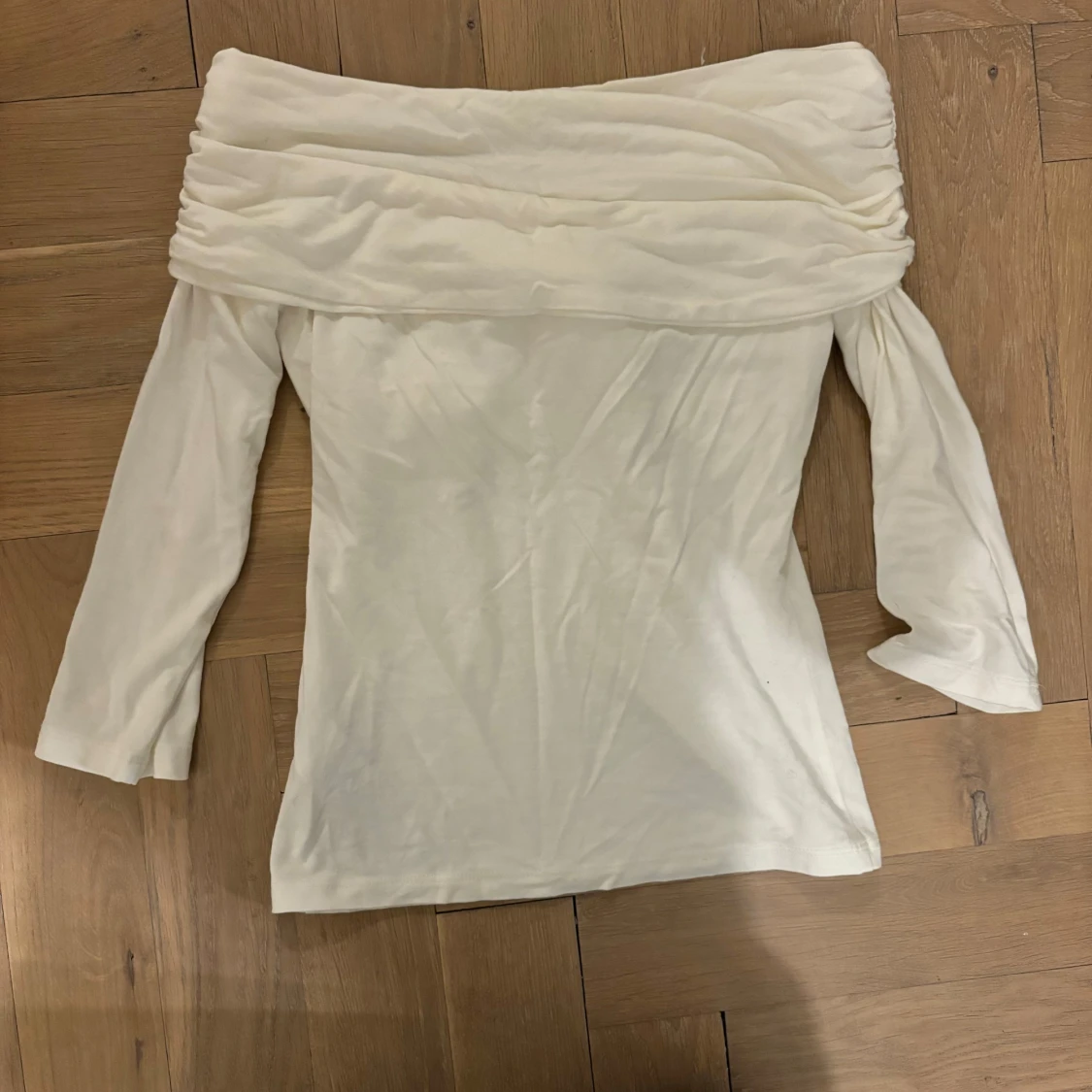 Vit offshoulder topp från Claire Rose x NA-KD - 2