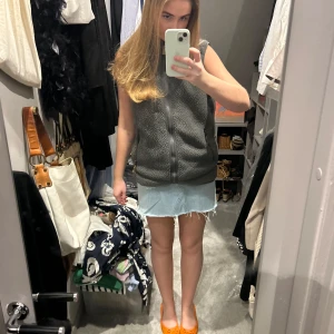 Jeanskjol - Säljer en jeanskjol som passar stl 38! Knappt använd!