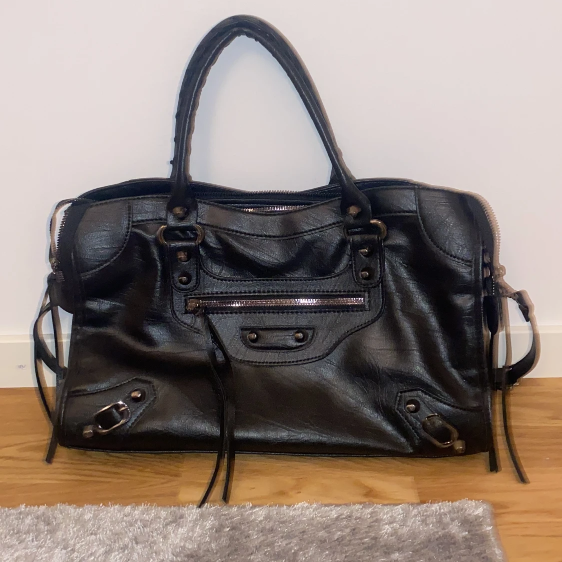 Svart handväska/axelväska i skinn