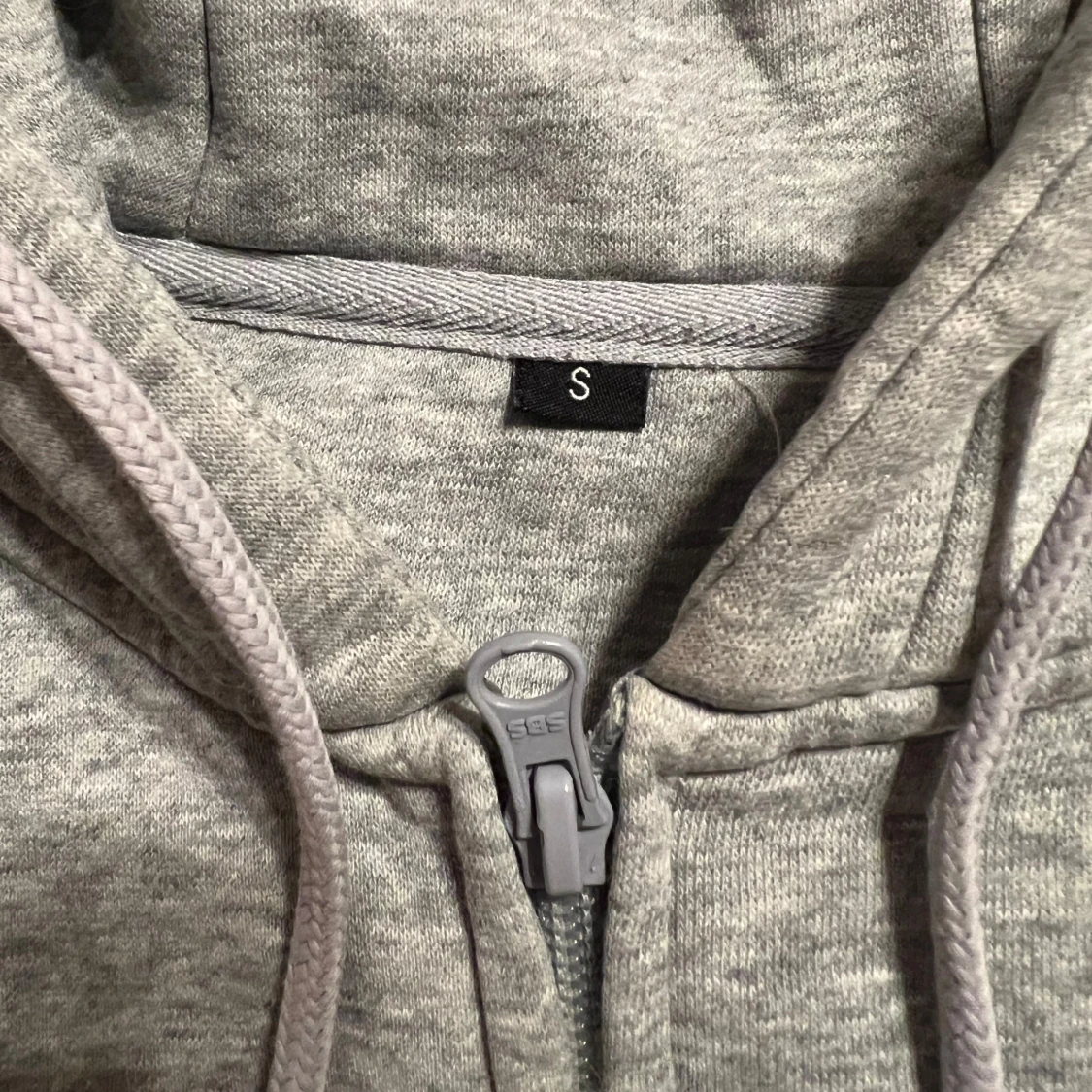 Grå hoodie från DirtCült - 3