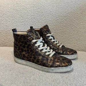 Christian Louboutin  - Coola Loubs i snake imitation. Bra skick, strl 43. 