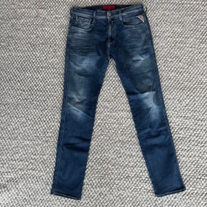 REPLAY ANBASS JEANS  - Replay anbass jeans - Slim fit passform - Storlek W34/L34 - Nypris runt 1800kr -  Deluxecloset