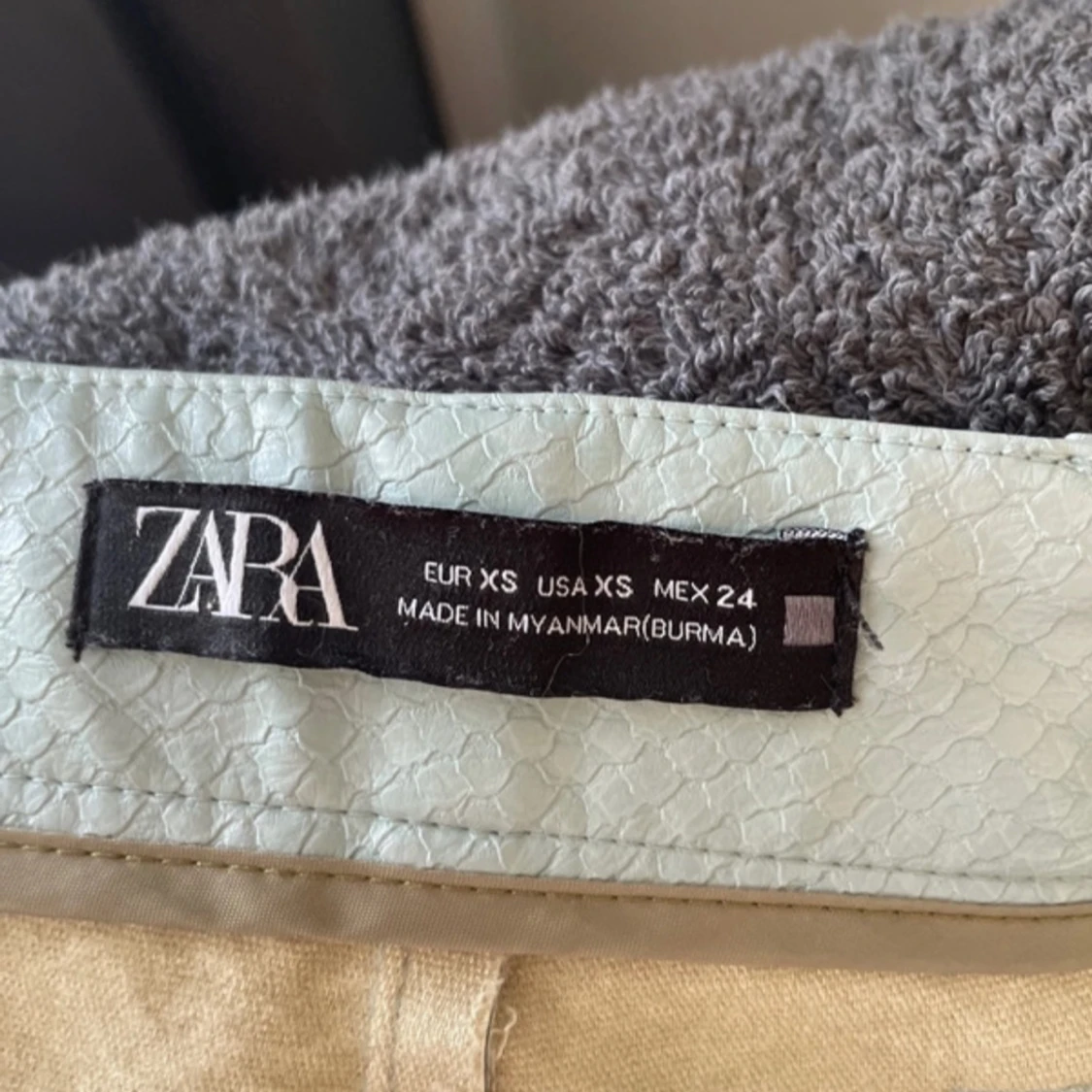 Fejkskinnbyxor Zara - 90