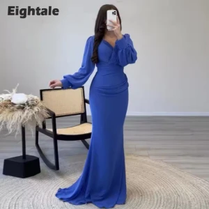 Blå klänning  - Klänningen är ungefär en storlek L-XXL, skiljer från kropp till kropp helt enkelt. Har köpt klänningen för cirka 900kr från AliExpress men säljer den för 400. Den är helt oanvänd alltså helt ny! Har du frågor så är det bara att höra av sig!! 