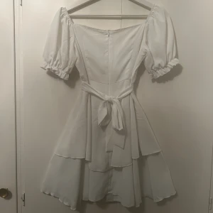 Söt klänning  - Storlek S, jätte fin och gullig. använd några enstaka gånger. Köpare står för frakt.