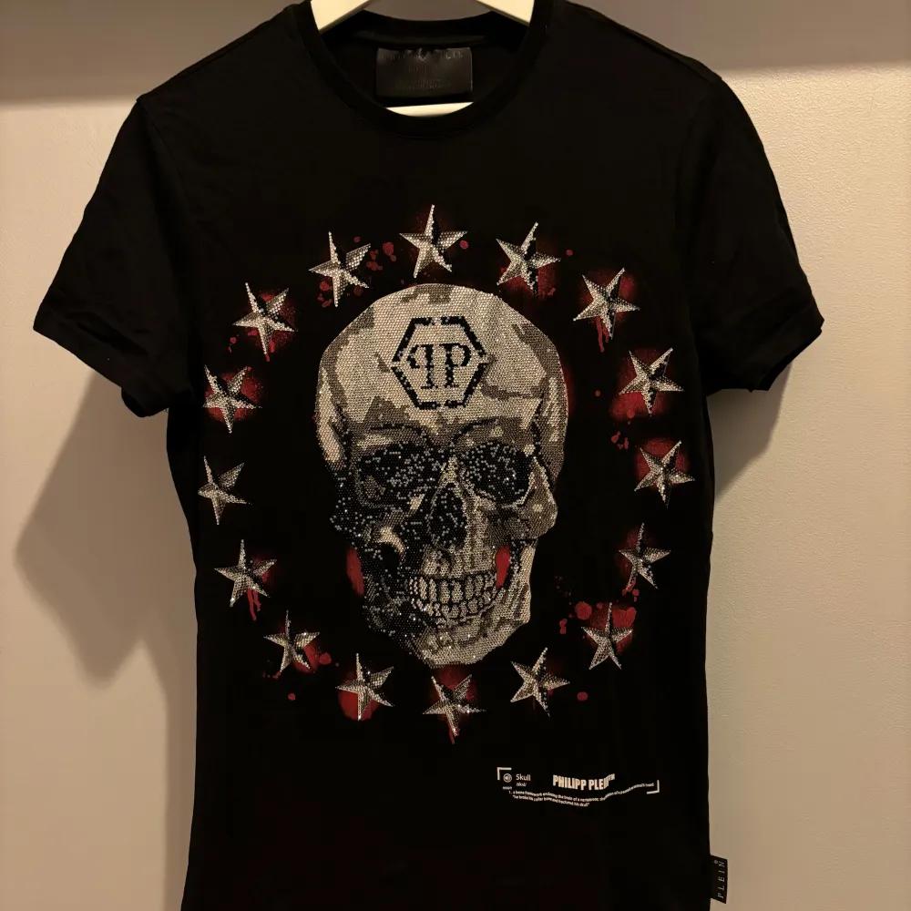 T-shirt från philipp plein. Mycket bra skick. Storlek xs.. T-shirts.