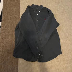 Ralph lauren skjorta - Fin ralph lauren skjorta i fint skick. Storlek M. Skriv vid fler frågor