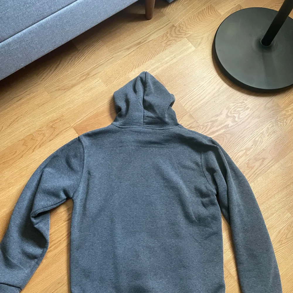 Säljer ny en cortiez tröja riktigt skönt material och varm perfekt nu till kallare tider ❄️ Använd ca 3 gånger, hör gärna av er vid frågor 🤩 . Hoodies.