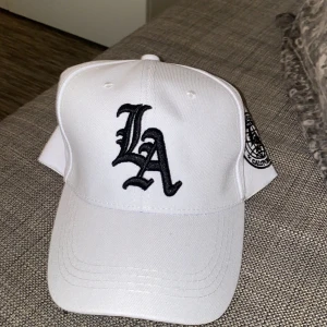 La keps - Väldigt vill keps i snygg färg. Aldrig använd! 