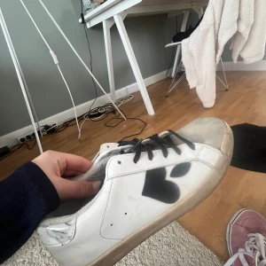 Le temps des cersis skor - Jätte snygga skor som inte kommer till andvändning!! Passar 39/40. Älskar dom men dom andvänds inte längre!! 