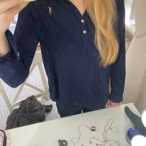 Ralph Lauren tröja - Nu säljs denna jätte fina Ralph Lauren tröja!!🥰 I mycket bra skick!❤️❤️ Tveka inte om frågor!
