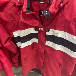 Helly hanssen jacka - Snygg jacka nyskick
