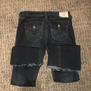True religon jeans - Hejjj, säljer mina true religon jeans i storlek 29, använder inte de längre för att de inte passar mig längre, köpte de för 1 månad sen så de är som nya passar perfekt på nån som är 167-170 vid längden 