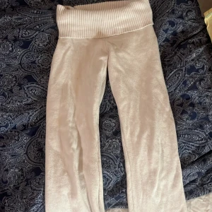 knitted yoga pants - Använd två gånger å tvättas innan frakt, säljer för den är för liten å kan tyvärr inte visa på för den är för kort!