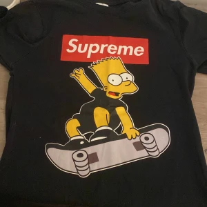 Supreme t shirt - Bra skick 8/10. Använd. Pris kan diskuteras 