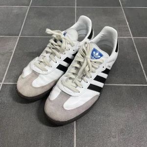 Adidas Samba OG skor - Adidas Samba OG skor | Skick 9/10 | Storlek 44 | Nypris 1300kr | Frakt via PostNord eller Instabox på kundens bekostnad | Hör av er vid funderingar📧