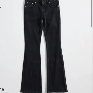 Lågmidjade jeans  - Säljer mina Lågmidjade jeans som är helt nya ifrån lager157💕 de är endast testade och passade inte mig, köpta för 400kr men säljer för 120kr💕 kan såklart diskutera pris vid snabb affär💕