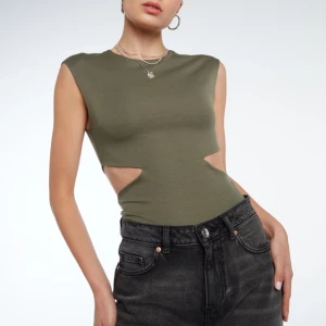 Body - Body som är oanvänd med prislappen kvar på. Kom privat ifall ni vi ha fler bilder. Slutsåld överallt. 