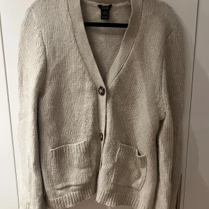 Beige cardigan - Normal i storleken