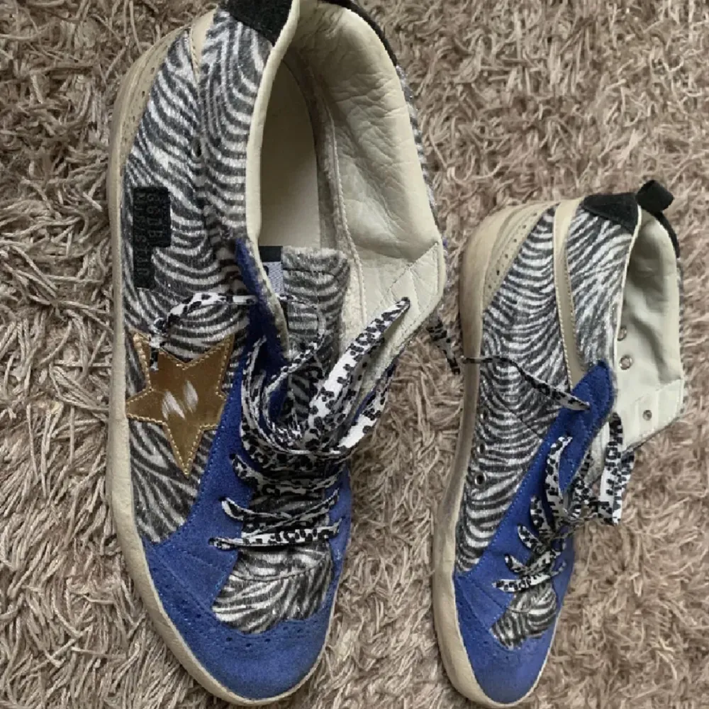 Sååå snygga Golden Goose skor i zebra mönster!! Så eftertraktade men jätte svåra att få tag på💓💓 Storlek 37/38. Skor.