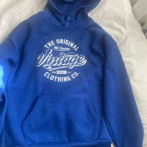 Blå hoddie - Blå hoddie storlek xs 