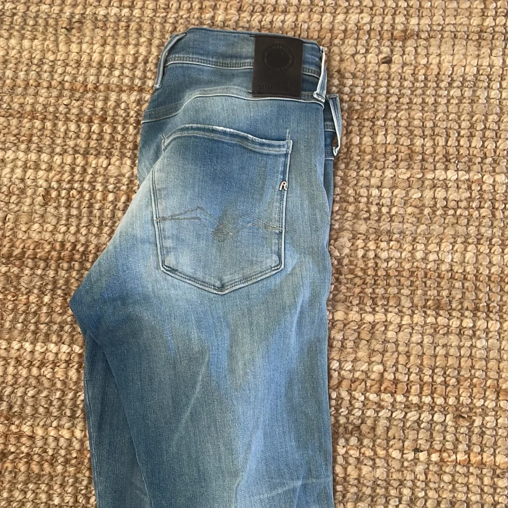 Replay jeans i modell anbass Storlek 31/32 Väldigt bra skick👌🏽 Hör av dig vid funderingar. Jeans & Byxor.