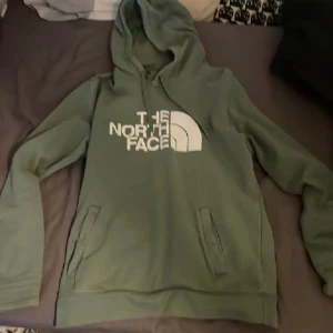 Hoodie från The North Face - Skriv vid funderingar, ställ gärna frågor och skriv om ni vill ha fler bilder🤩