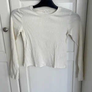 Ribbad tröja  - Använts sparsamt 