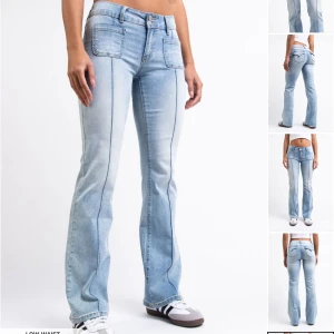 Ljusblå jeans från Madlady - Lågmidjade Bootcut jeans från madlady. Populära jeans som är slutsålda som jag säljer eftersom de inte passar mig💕 Nytt pris är 699, jag säljer för 490💕 Dem är i bra skick och i storlek 38 EX TALL💕
