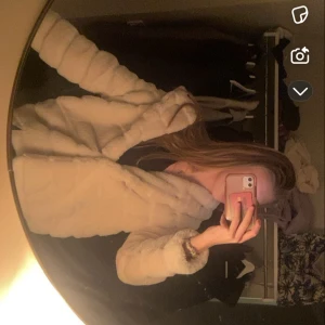 Pälsjacka - Så så snygg pälsjacka!! Från Giorgia!💗 priset är diskuterbart