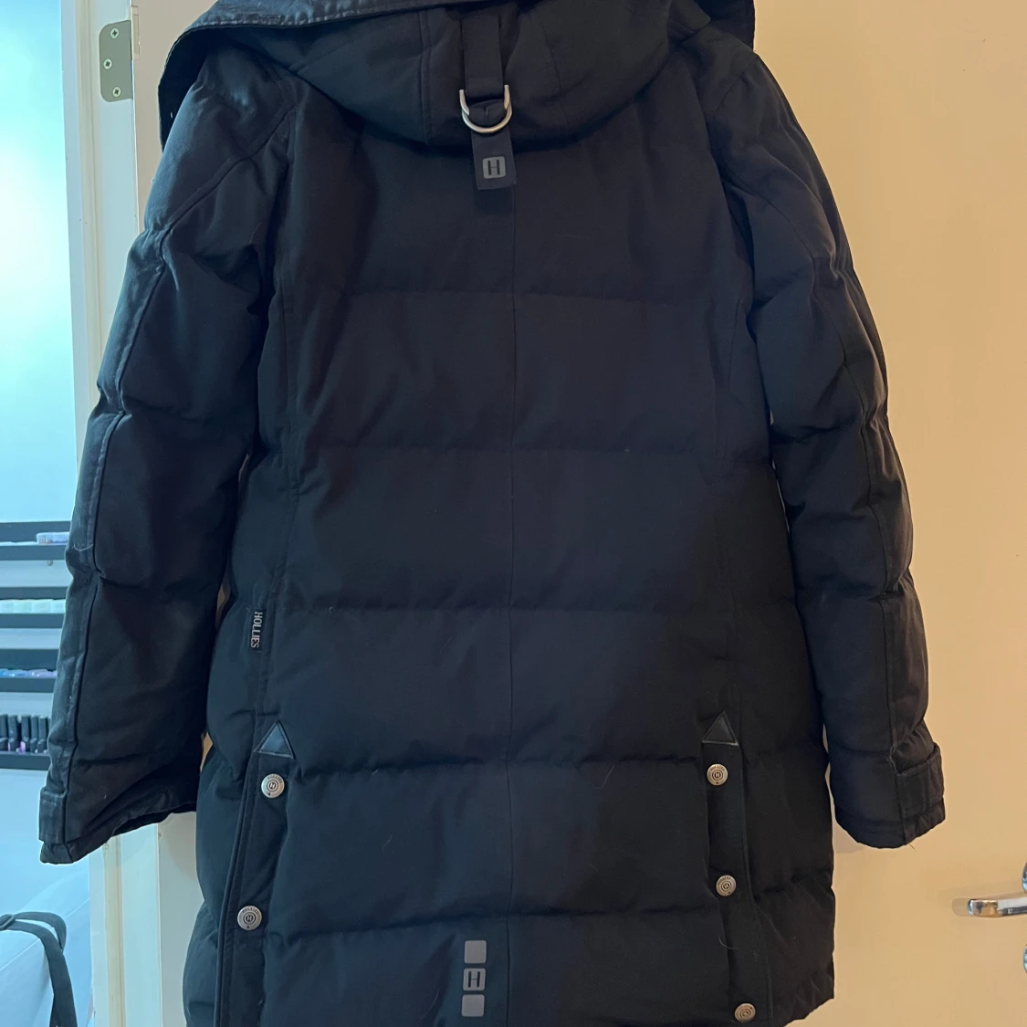 Svart dunjacka från Hollies - 90