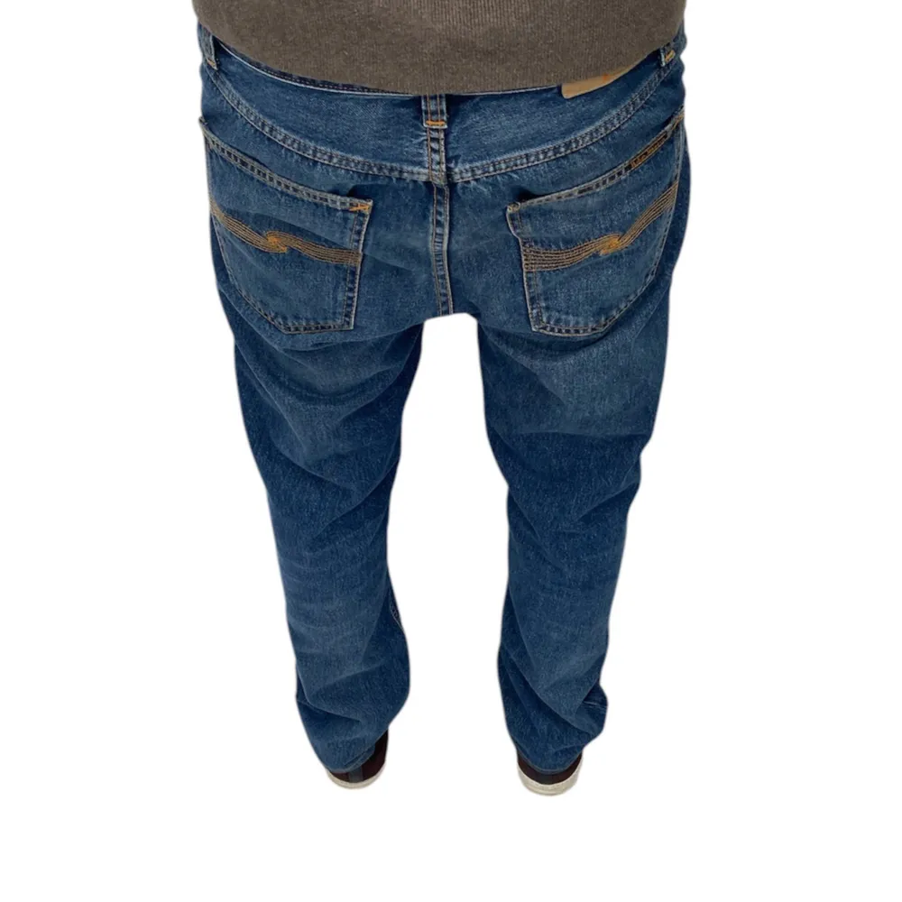 Nudie jeans | nyskick | 1600kr+ nya | fits w32, märkta med 30 | fraktar spårbart via postnord på köparens bekostnad | hör av dig vid intresse!. Jeans & Byxor.